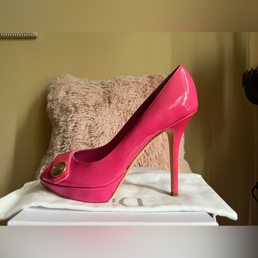 Christian Dior NWT VINTAGE Fuchsia Patent Leather Platform Dior Logo Heels 💕